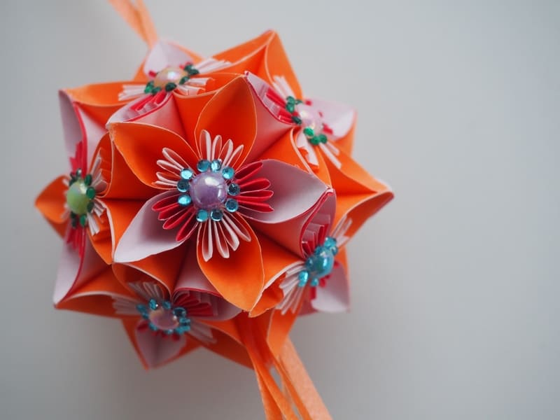 立体の折り紙を作るには 花や動物 箱など豊富な種類が魅力 保育士ナレッジ Hoikushi Knowlege