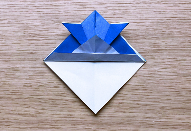 お顔付きで可愛い！かぶとの折り方9